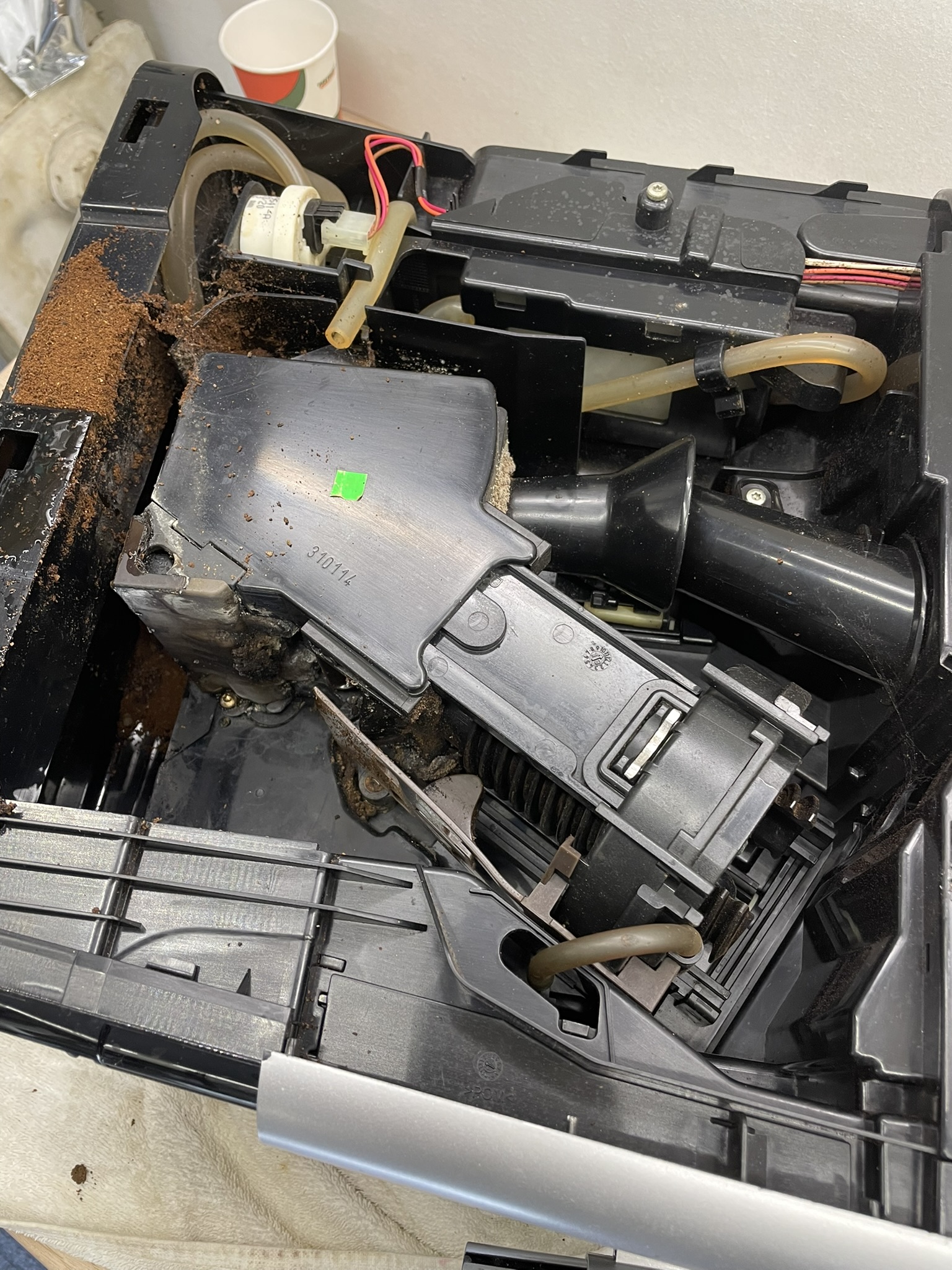 Jura ENA Micro teljes karbantartás – így mentettük meg a teljesen elpenészedett gépet